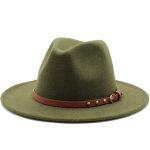 Chapeau de cowboy au bord plat