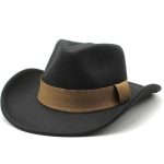 Chapeau western noir pour un look authentiquement western